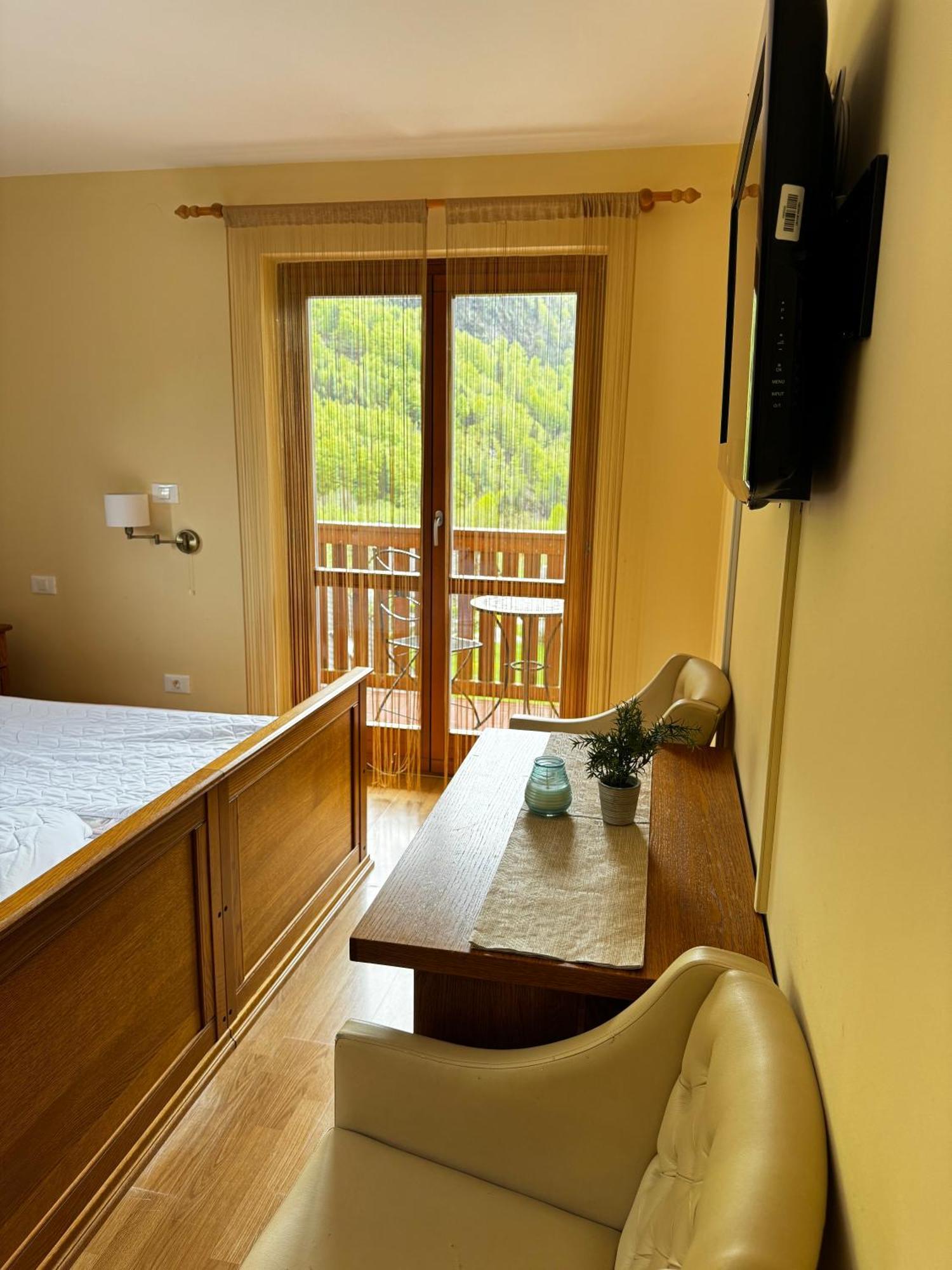 Hotel Alpine Log pod Mangartom Exterior foto