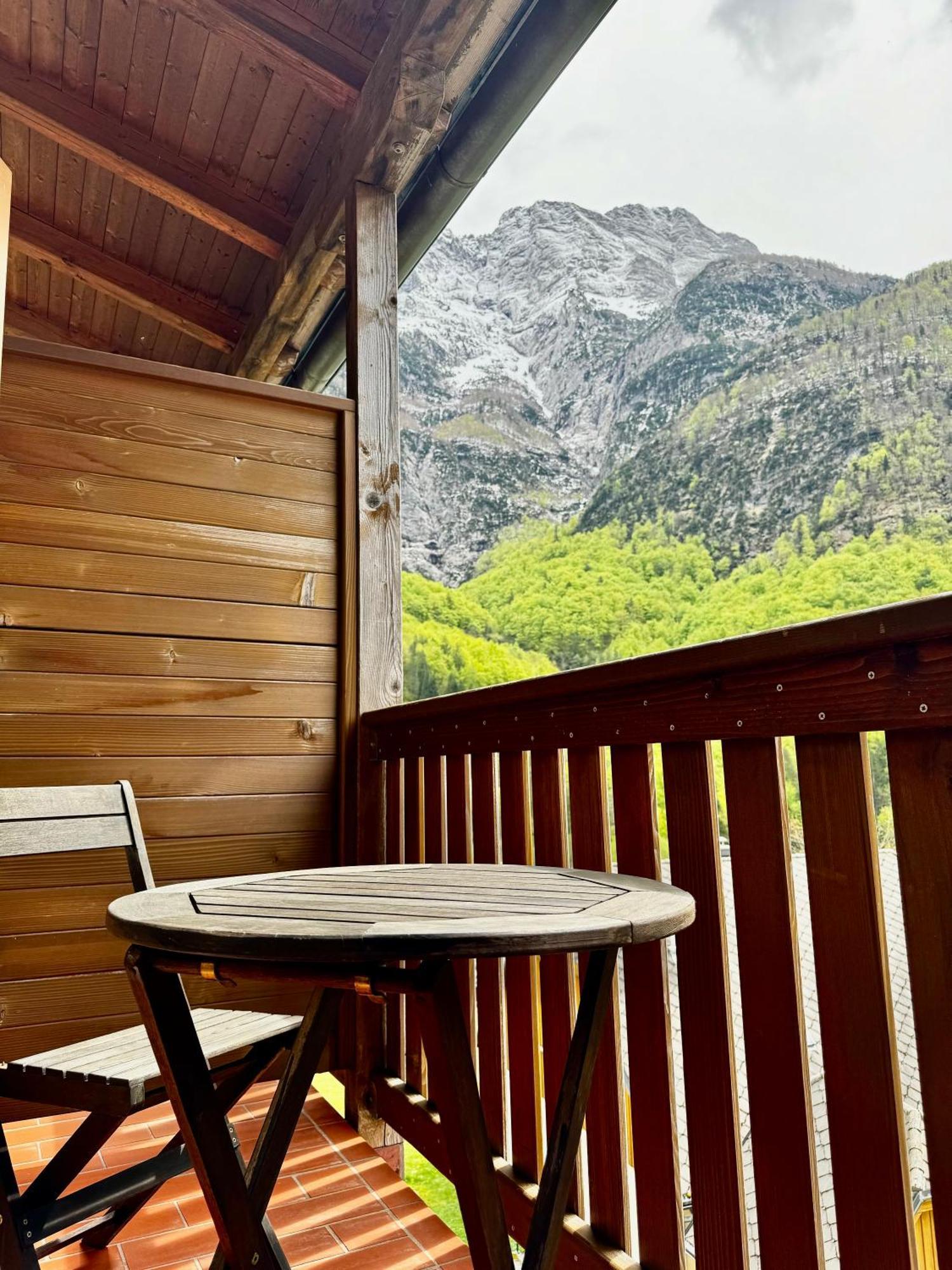 Hotel Alpine Log pod Mangartom Exterior foto